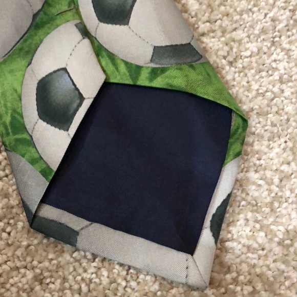LARSON  Soccer TIE  100% silk😍 - Picture 5 of 8